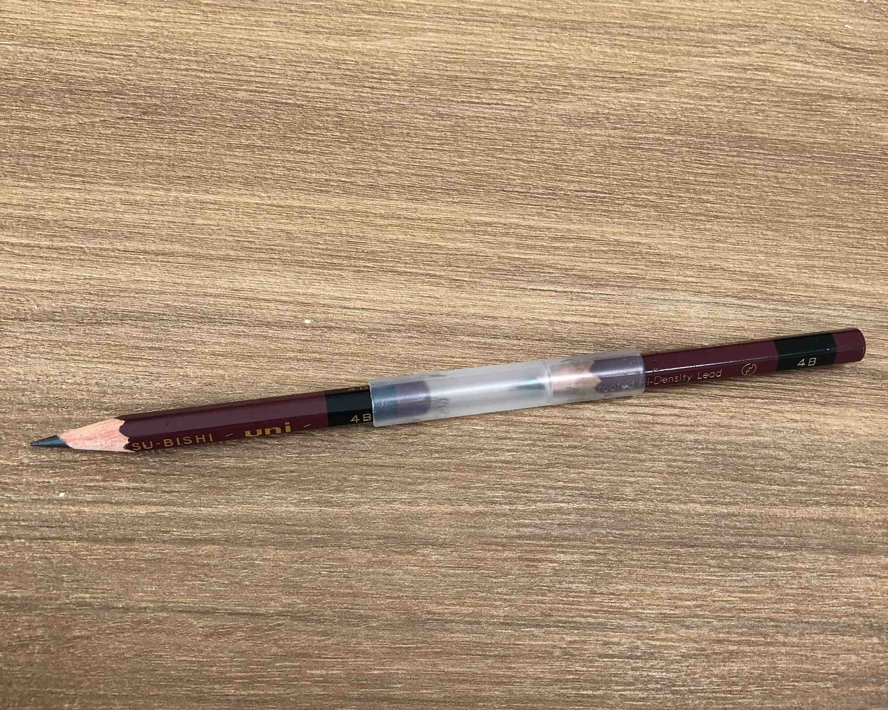 鉛筆のキャップ