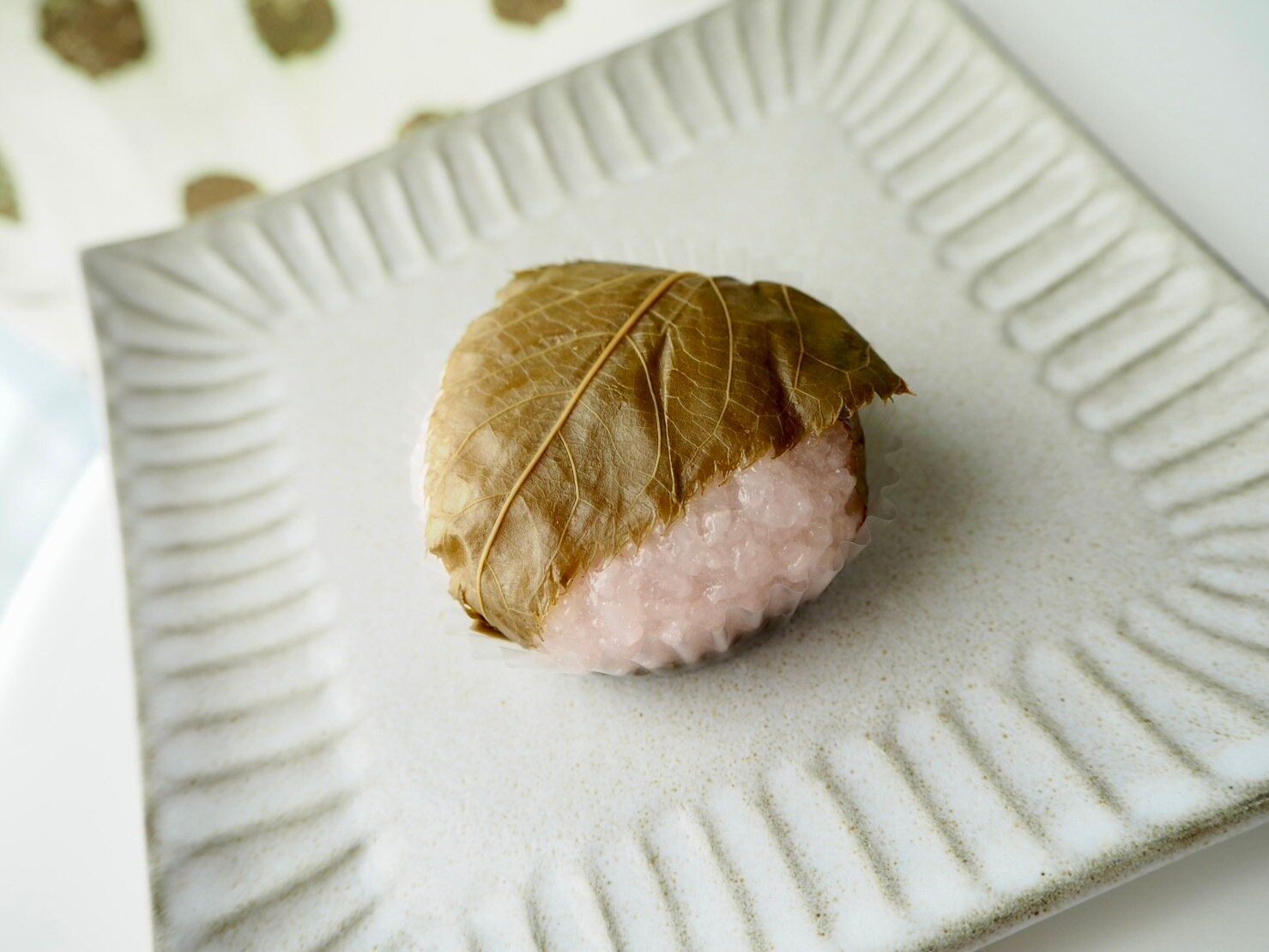 シャトレーゼ「大島桜の桜餅」商品写真