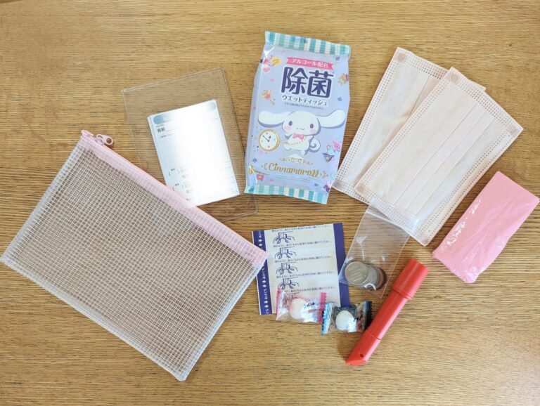 買いやすい100均アイテムでつくる！わが家の子ども用防災ポーチ