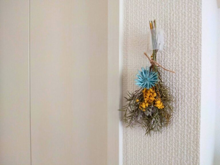 【ダイソー】ドライフラワー初心者さんに！差し込むだけなのにオシャレに飾れるプチアイテム！