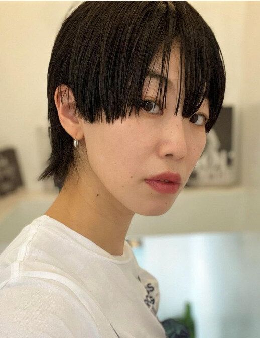 モードな感じがカッコいい！ショートウルフ