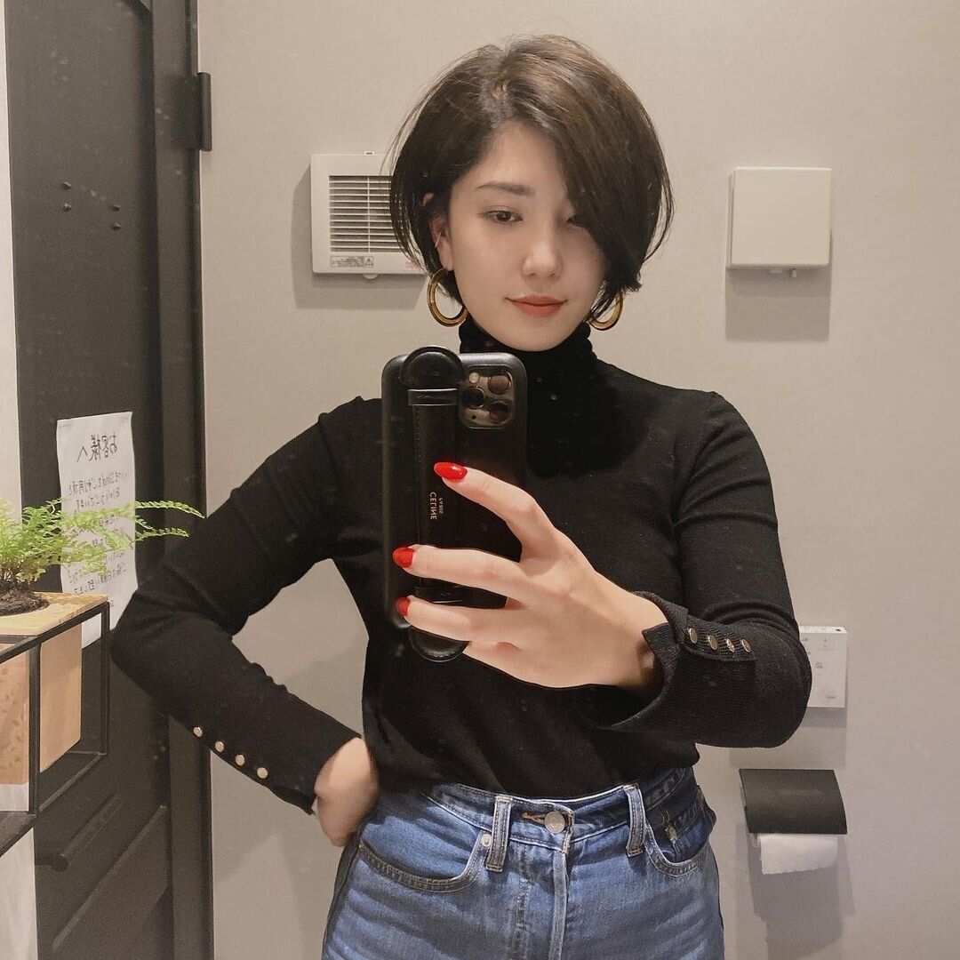 40代女性に似合うふんわりショートヘアスタイル！耳かけおしゃれショート