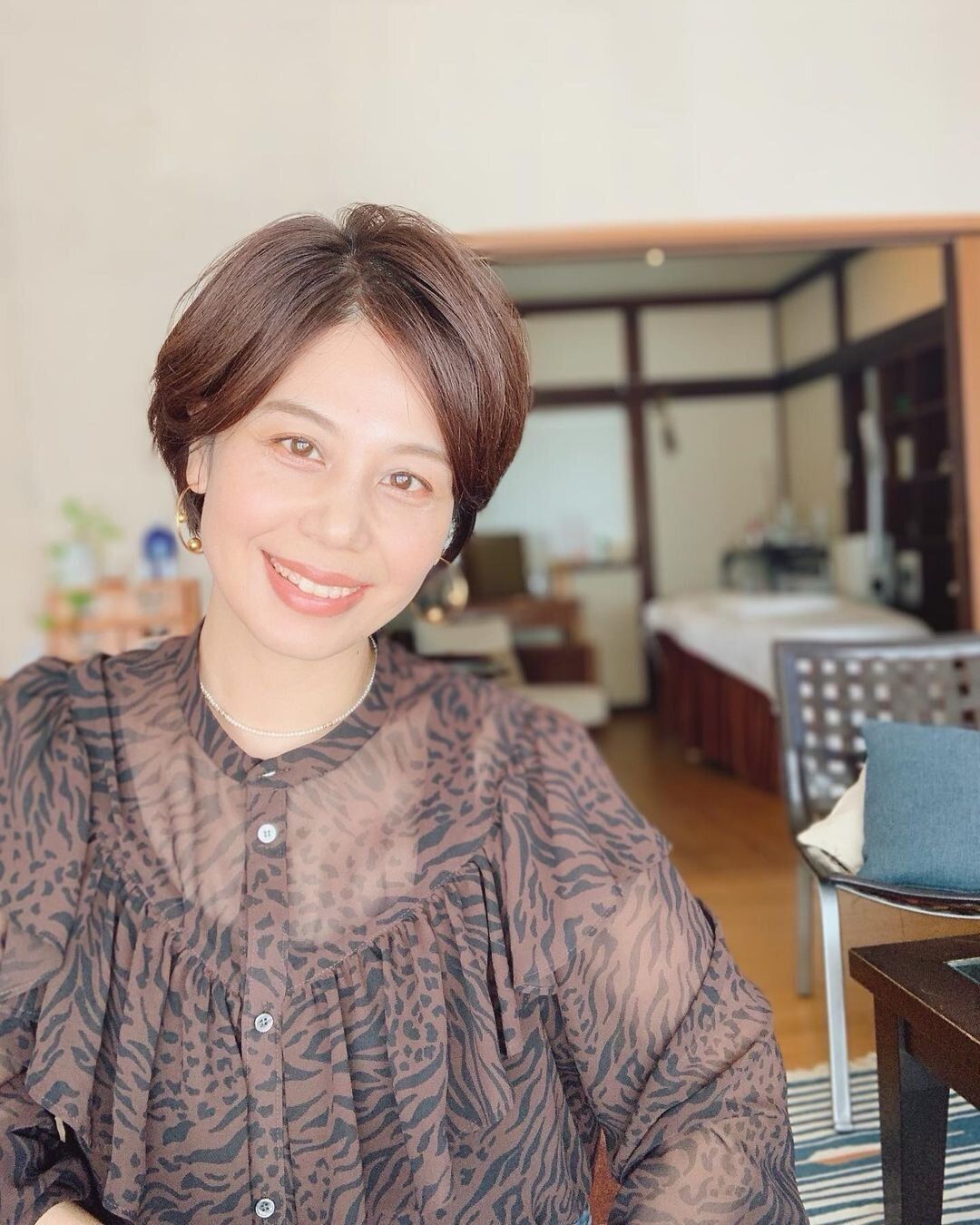 40代女性に似合うふんわりショートヘアスタイル！クールなひし形シルエットショート