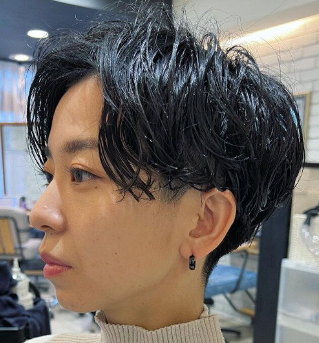 40代女性に似合うふんわりショートヘアスタイル。1度チャレンジしてみたい！クールな刈り上げショート