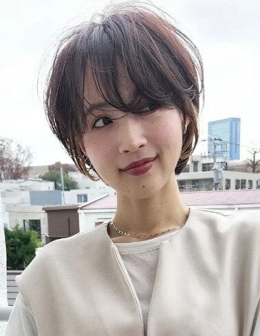 長めの前髪で大人かわいい！垢抜けショート
