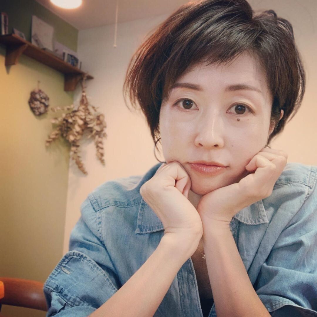 40代女性に似合うふんわりショートヘアスタイル！ひし形シルエットのショートなら小顔効果に