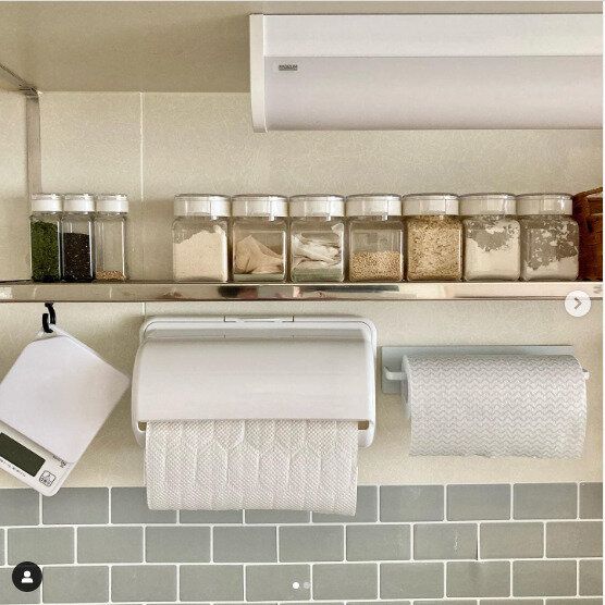 調味料の見せる収納でストック量が一目でわかる