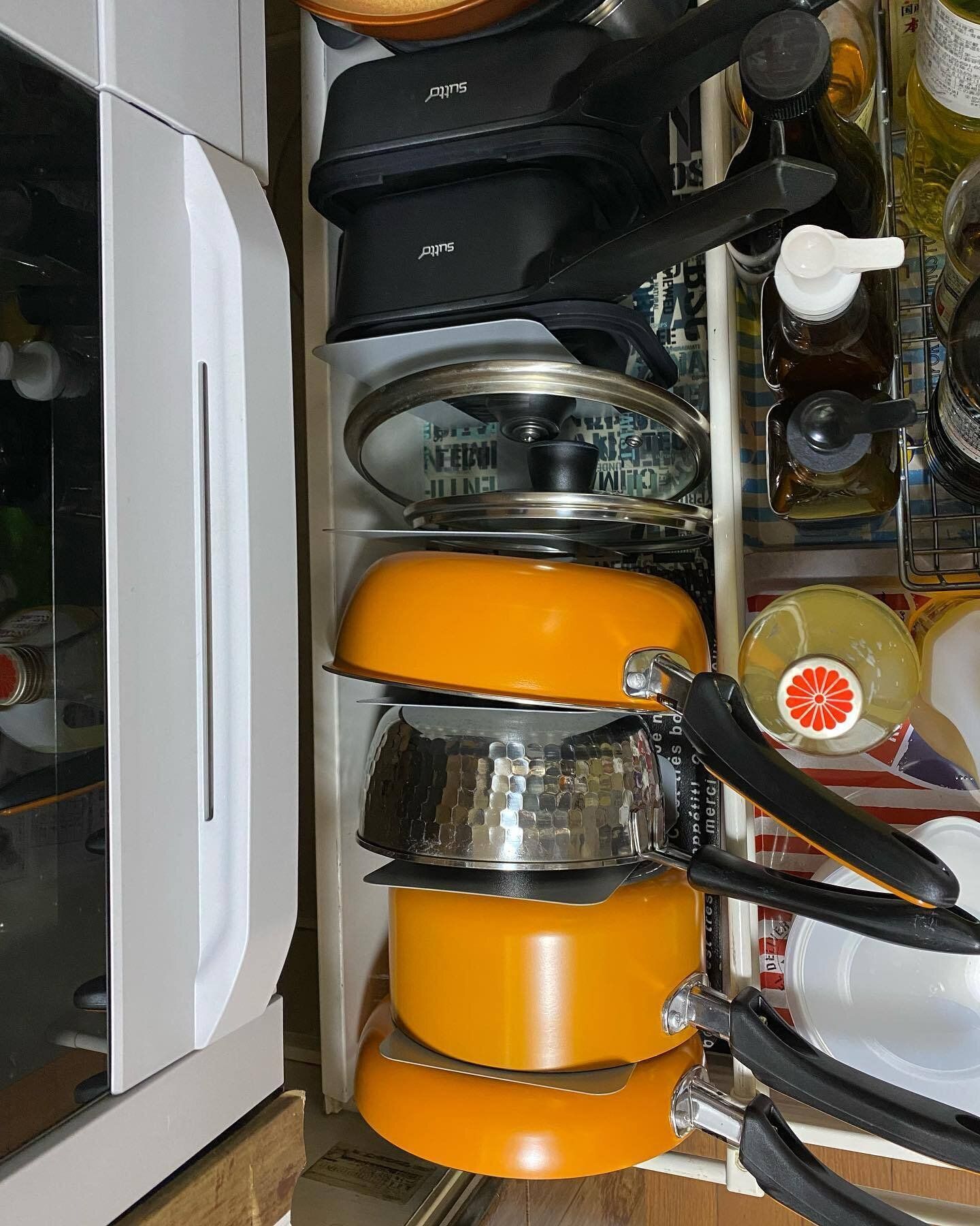 セリアのブックエンドで立てる収納がかなう