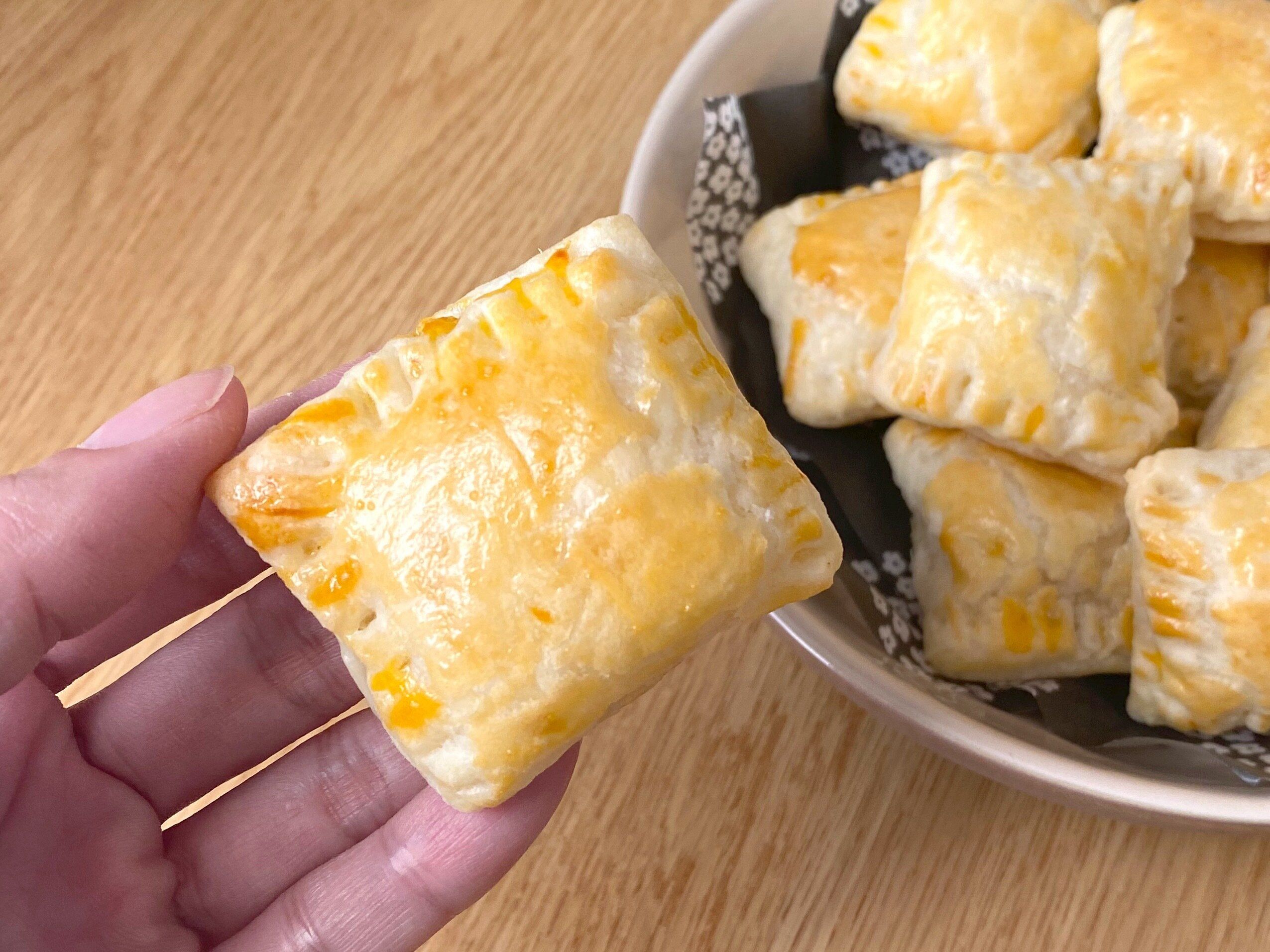 柿ジャムを包んだパイ