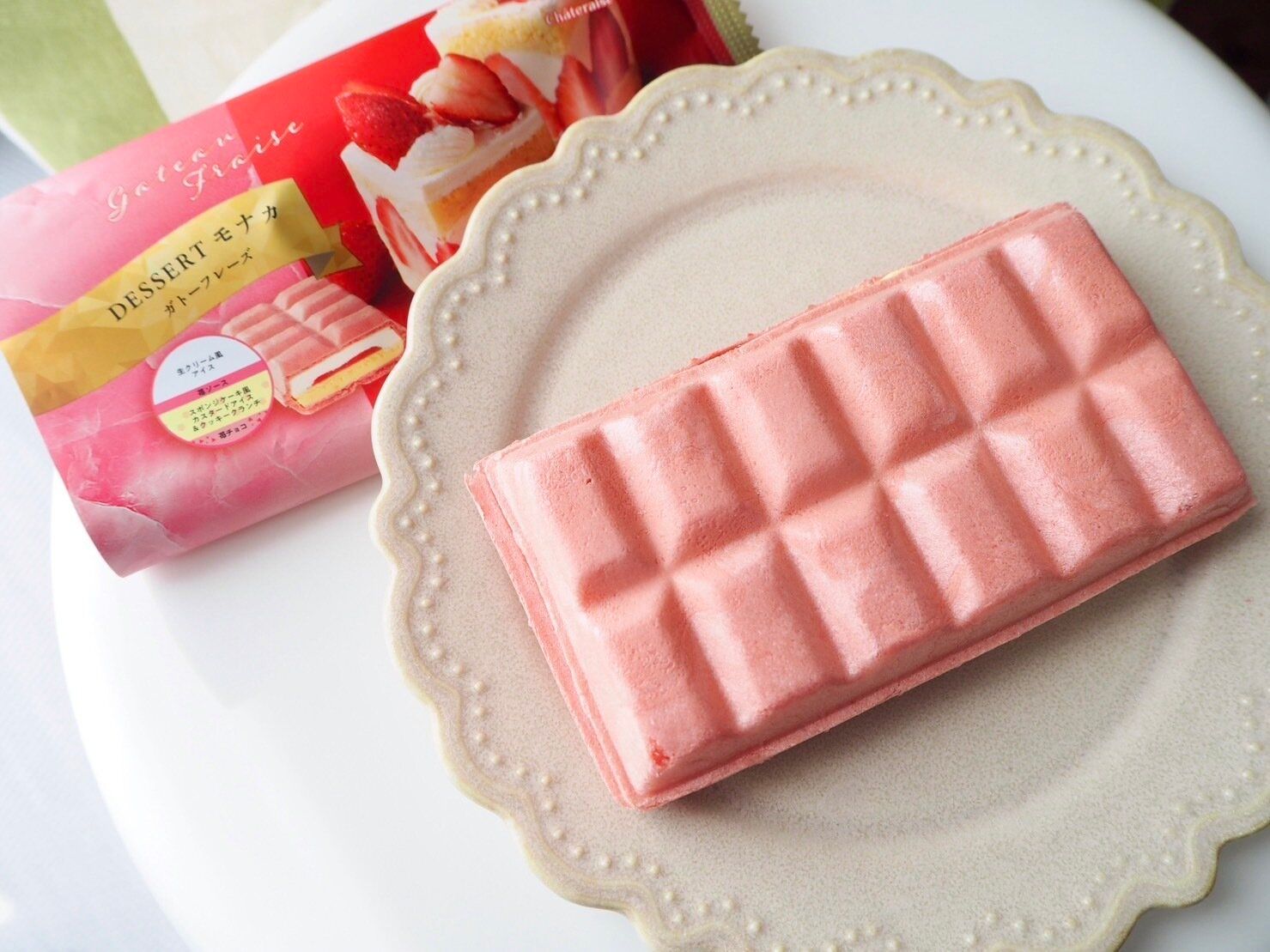 シャトレーゼ「DESSERTモナカ ガトーフレーズ」商品写真