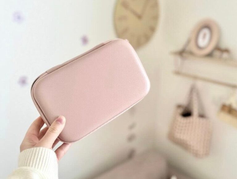 かわいいピンク！【ダイソー】旅行にも！「合皮カードケース」のご紹介