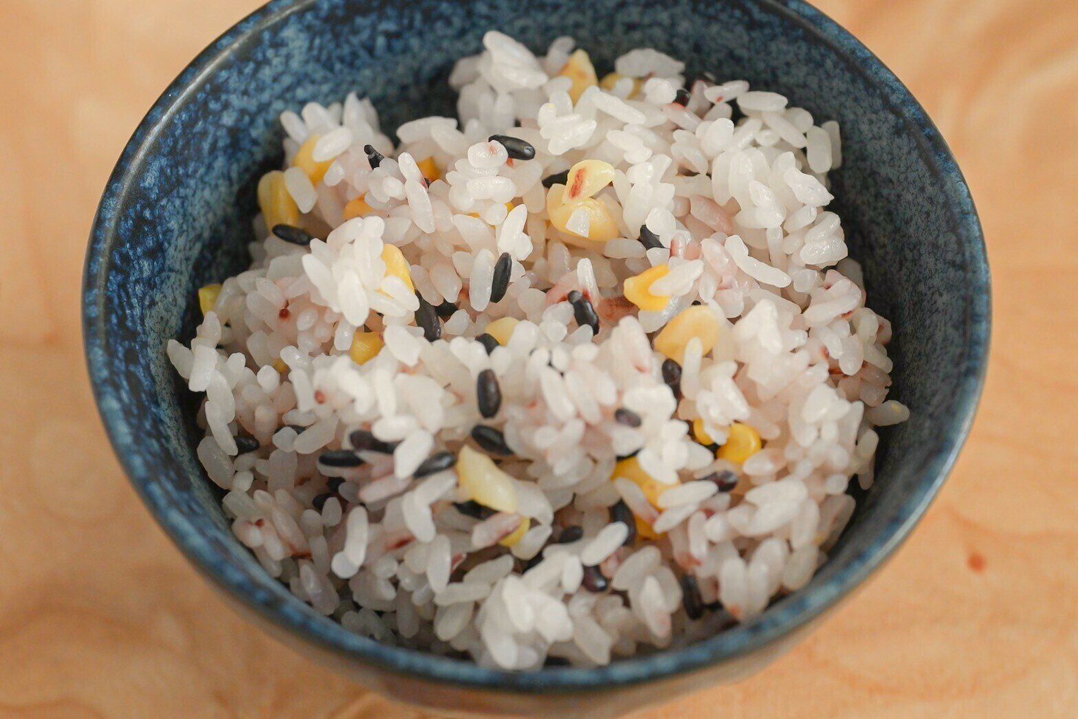 茶碗に盛られた雑穀米