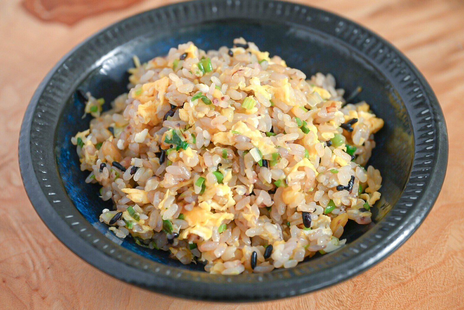 皿に盛られたチャーハン