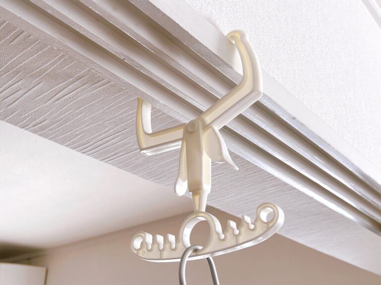 【ダイソー】神だわ！場所が作れる「室内干しハンガー」が便利すぎる3つの活用法