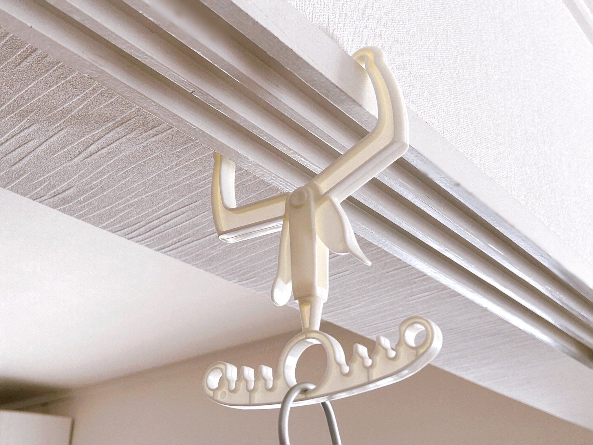 【ダイソー】神だわ!場所が作れる「室内干しハンガー」が便利すぎる3つの活用法