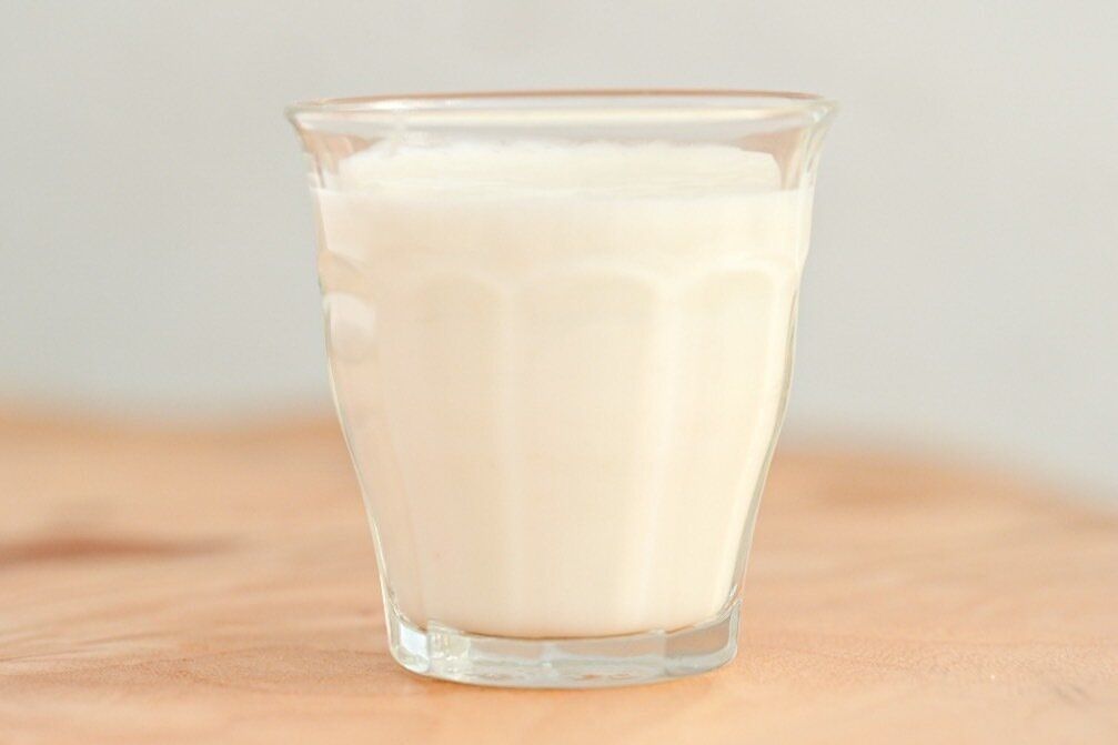 グラスに入ったのむヨーグルト