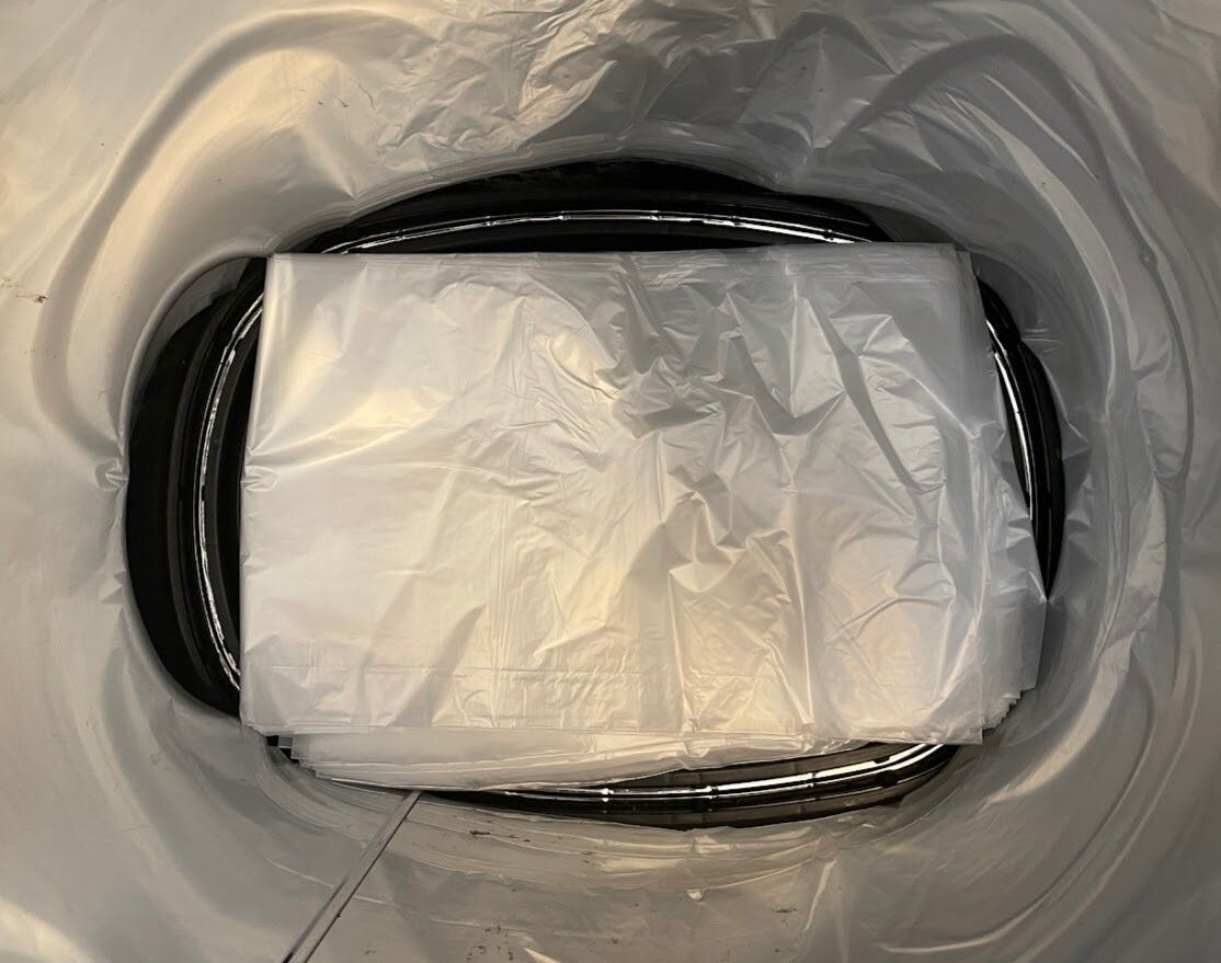 ゴミ袋の底にゴミ袋