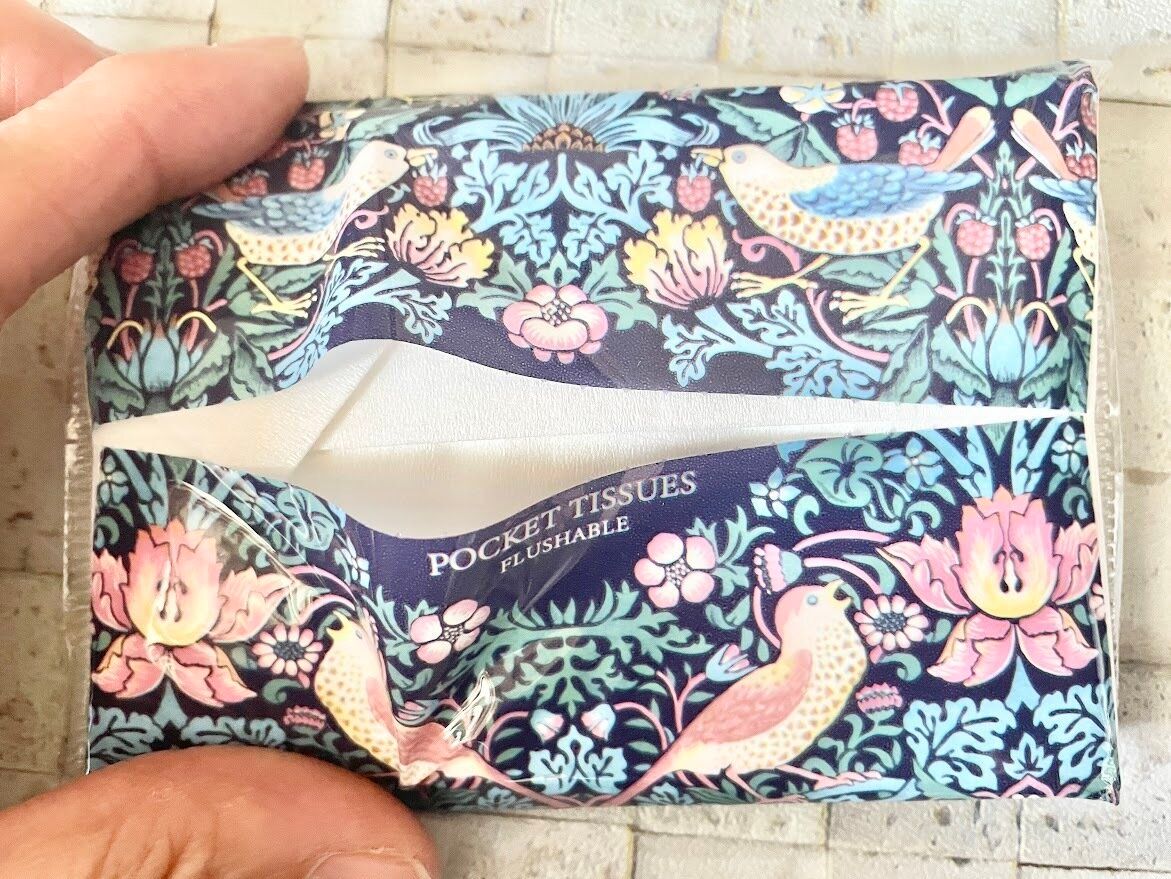 中は白いティッシュ