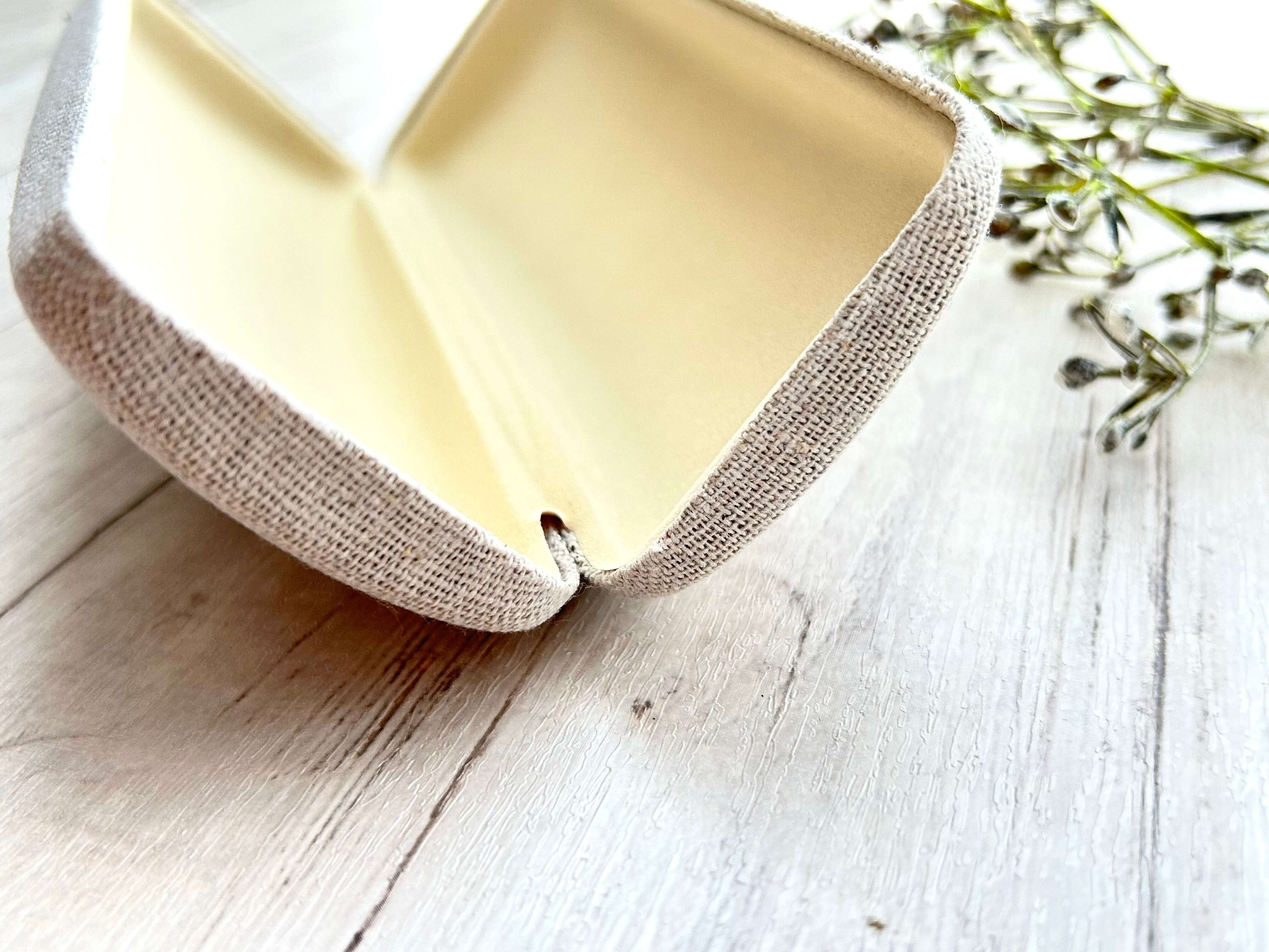 100均　セリア　メガネケース