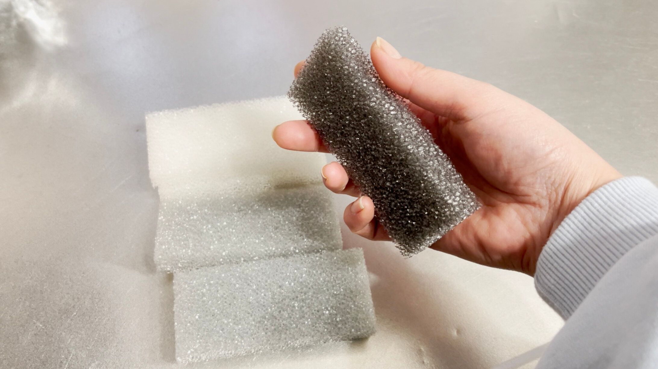 薄くて小さめなスポンジ