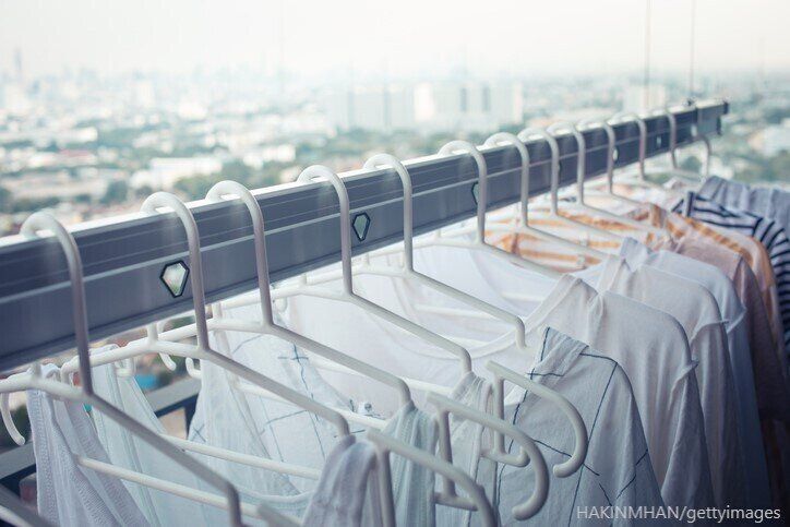 ベランダに干された洗濯物
