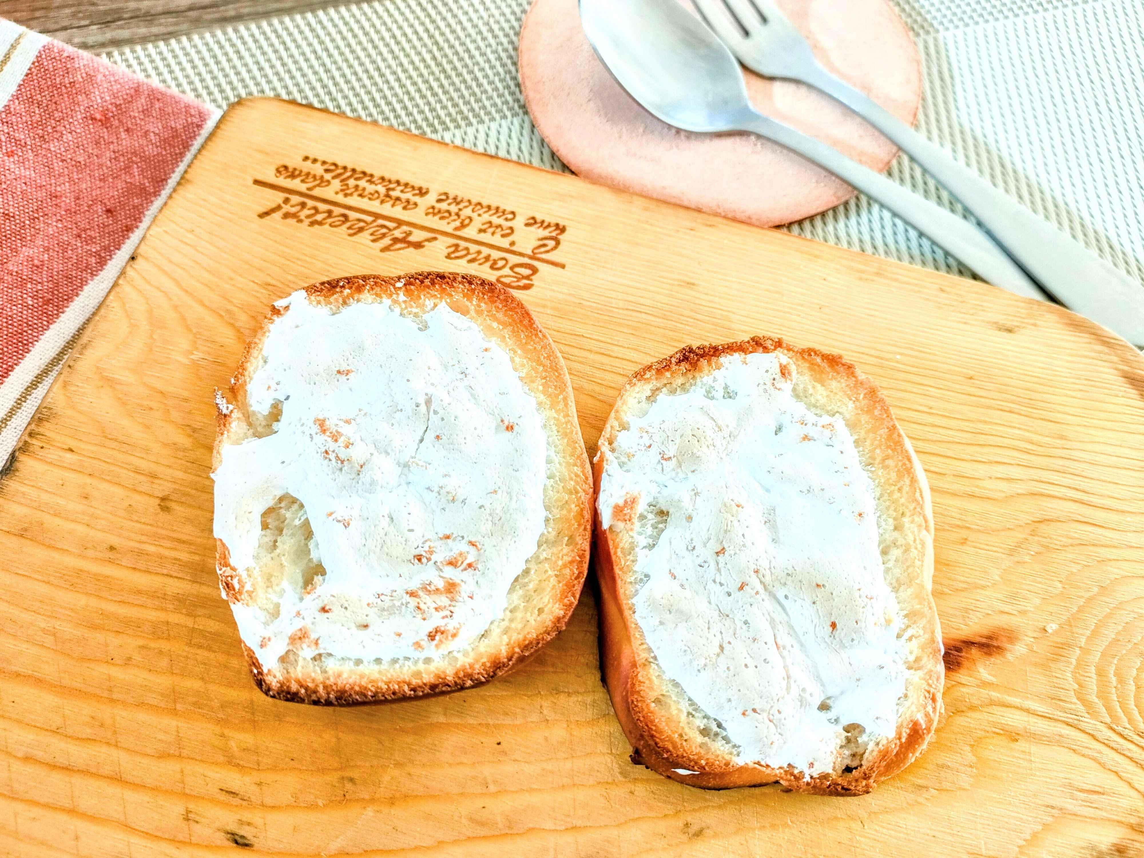 パンに塗ってトースターで焼いたマシュマロクリーム