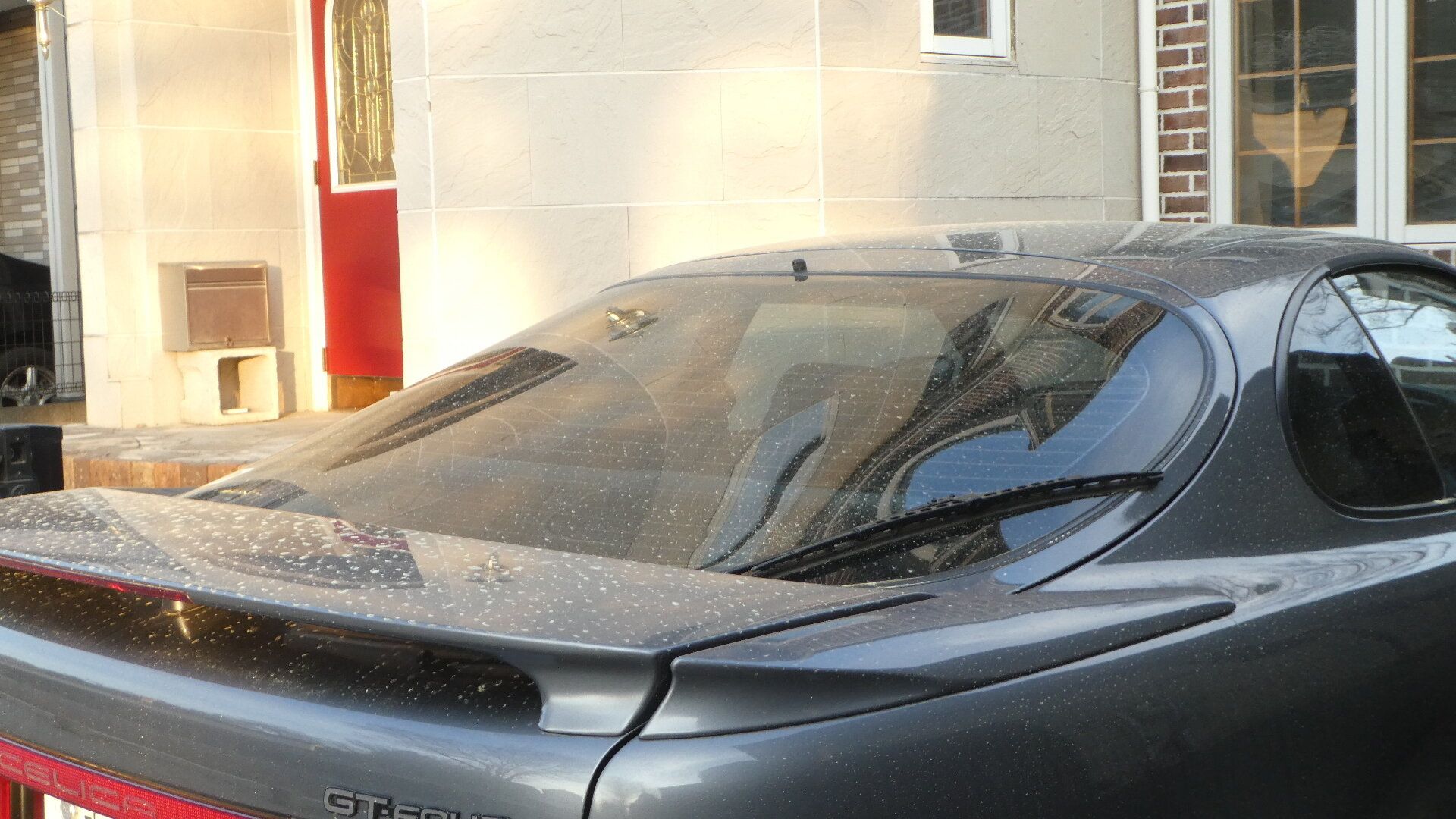 黄砂で汚れた車