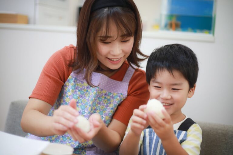 自分とママを「おにぎり」で表現した3歳息子！そのセンス溢れる表現力に3.5万人がほっこり