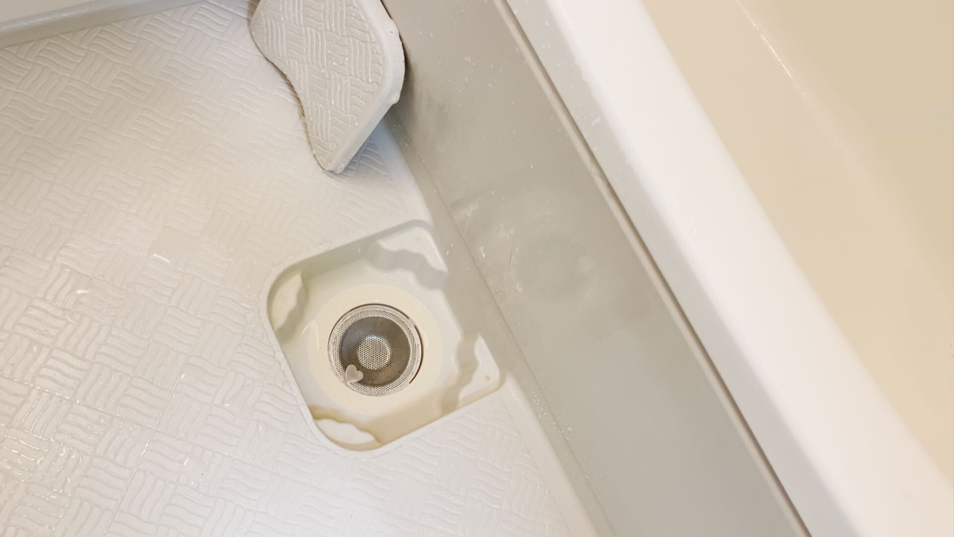 排水口のフタを開けておく