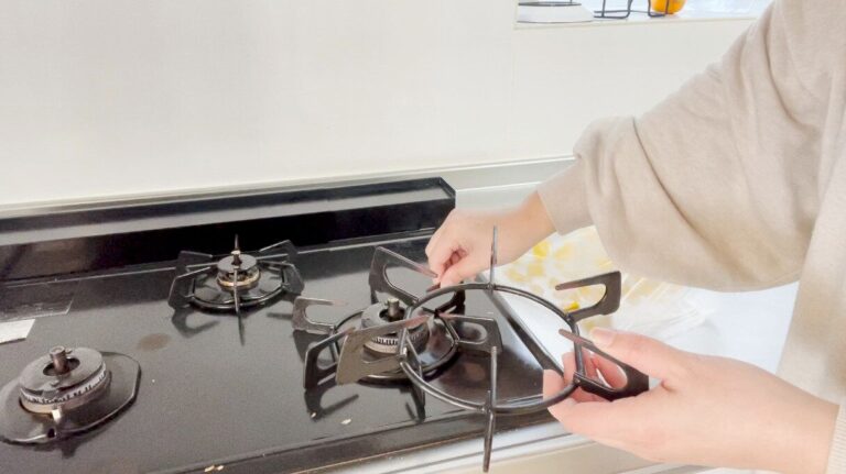 【捨てたら損！】五徳掃除に”使い捨てフリーザーバッグ”が役立つ掃除ライフハック