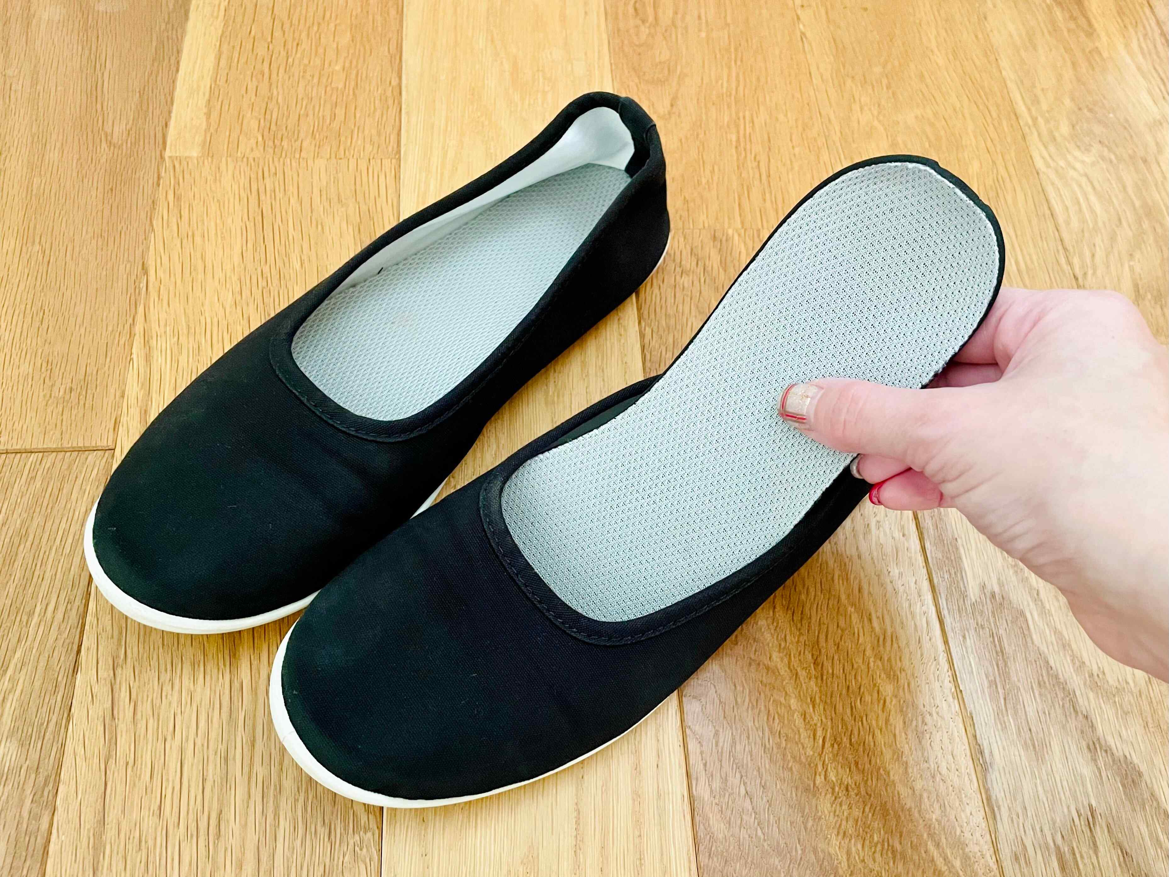 無印良品「かかとが踏めるスニーカー」