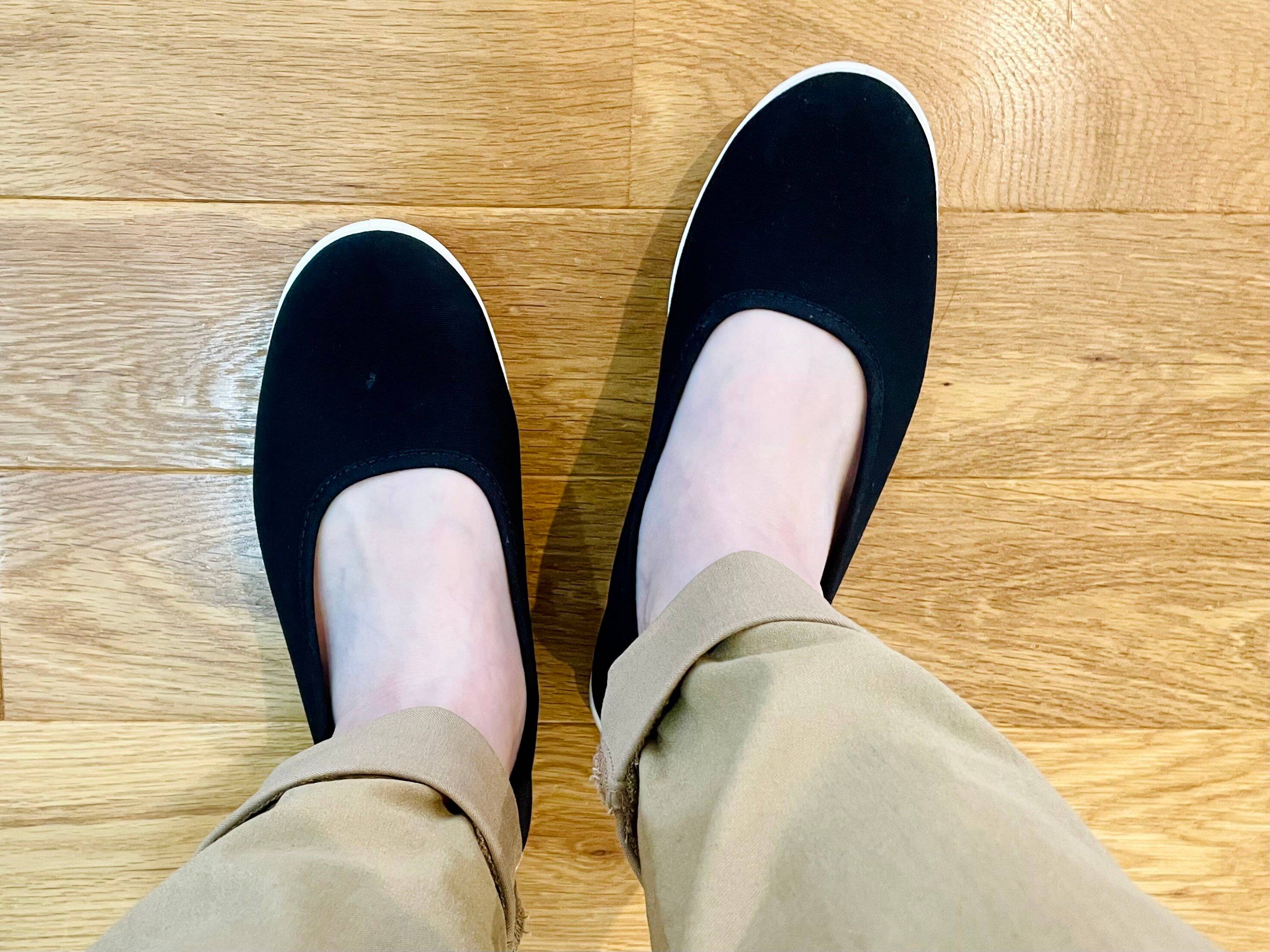 シンプルで合わせやすいスリッパ