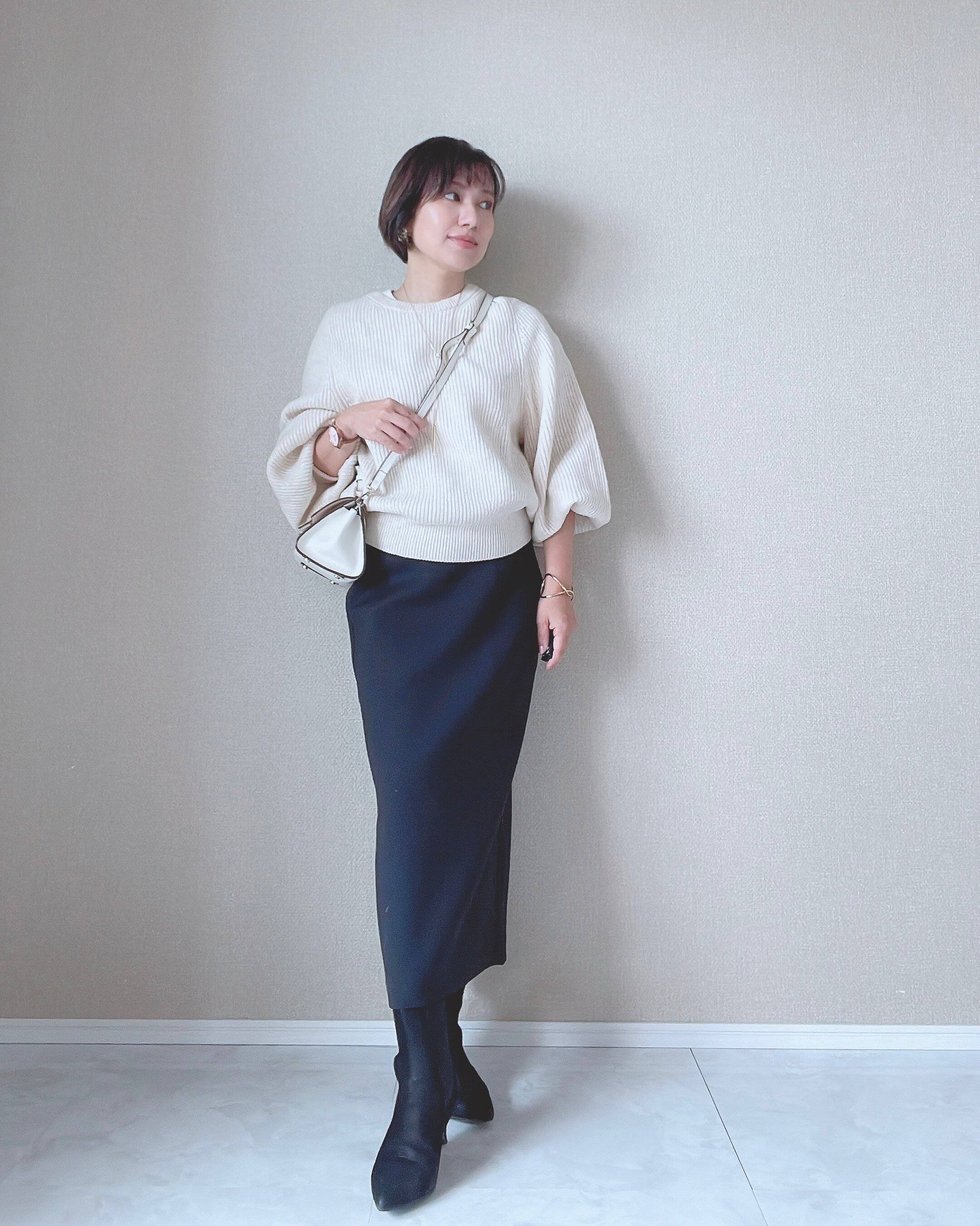 オンライン限定の「丈短め」スカート