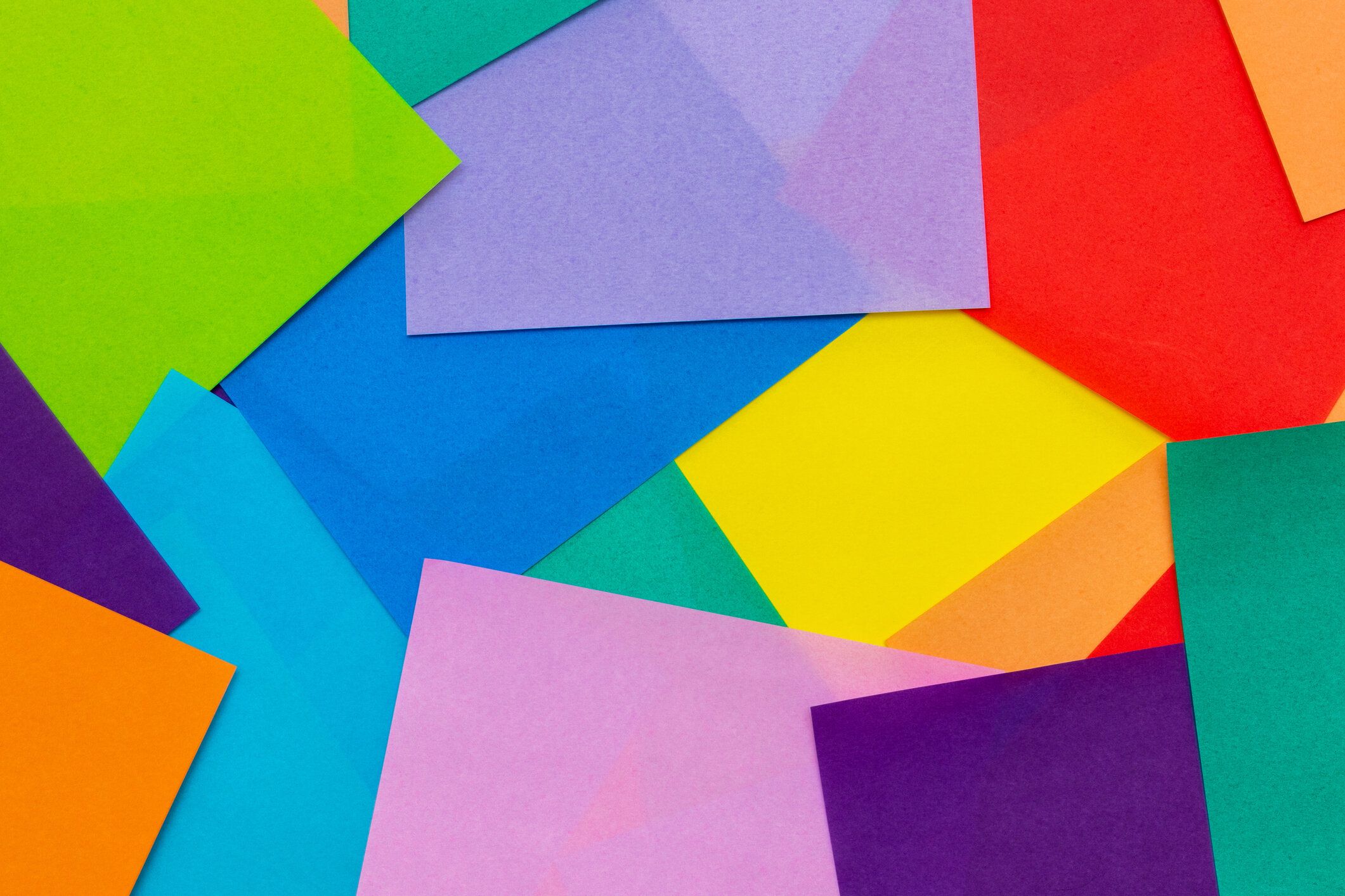 色とりどりの紙がたくさん