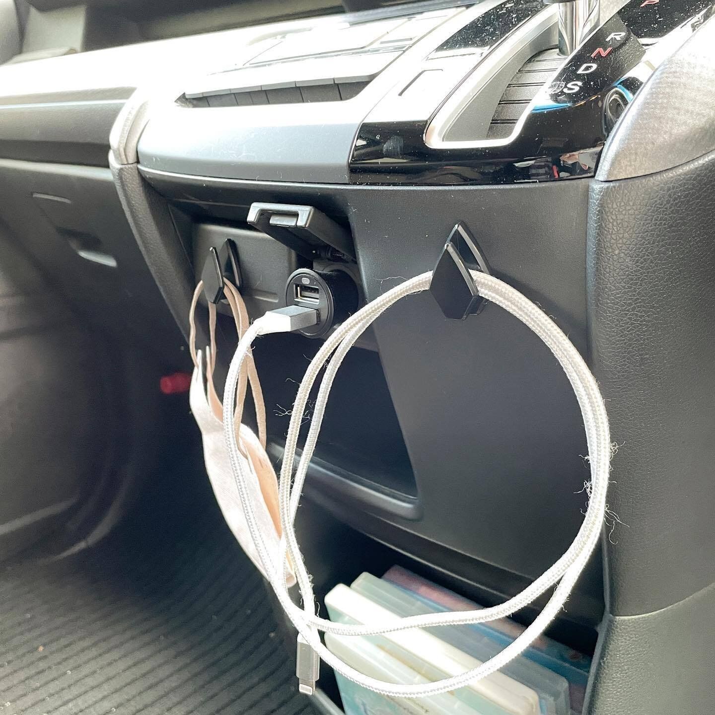 【ダイソー】小物の整理に！「車用マルチホルダー 3P」