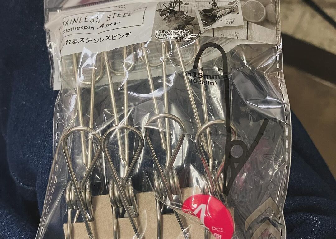 【ダイソー】掛けられるステンレスピンチもダイソーなら4個で110円