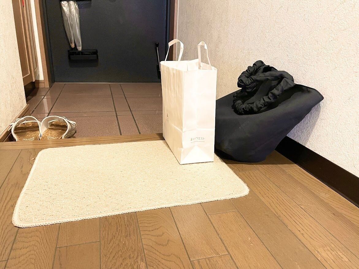 買ってきたモノを玄関に放置しない