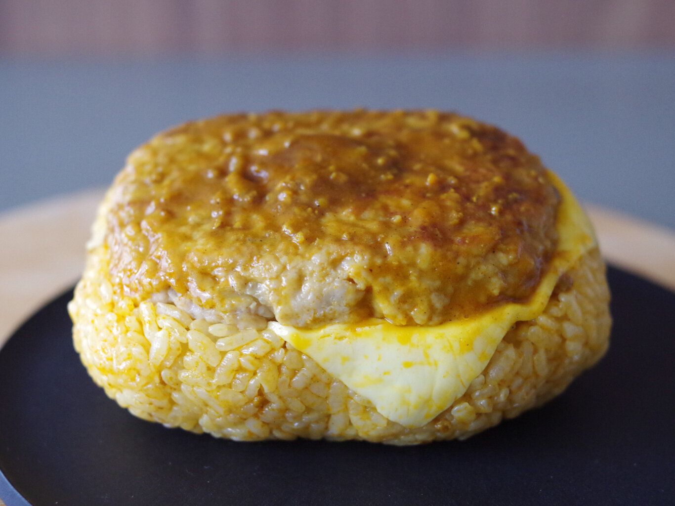 買わずにはいられない!【ロピア】不定期に販売されている“特大おにぎり”が絶品!