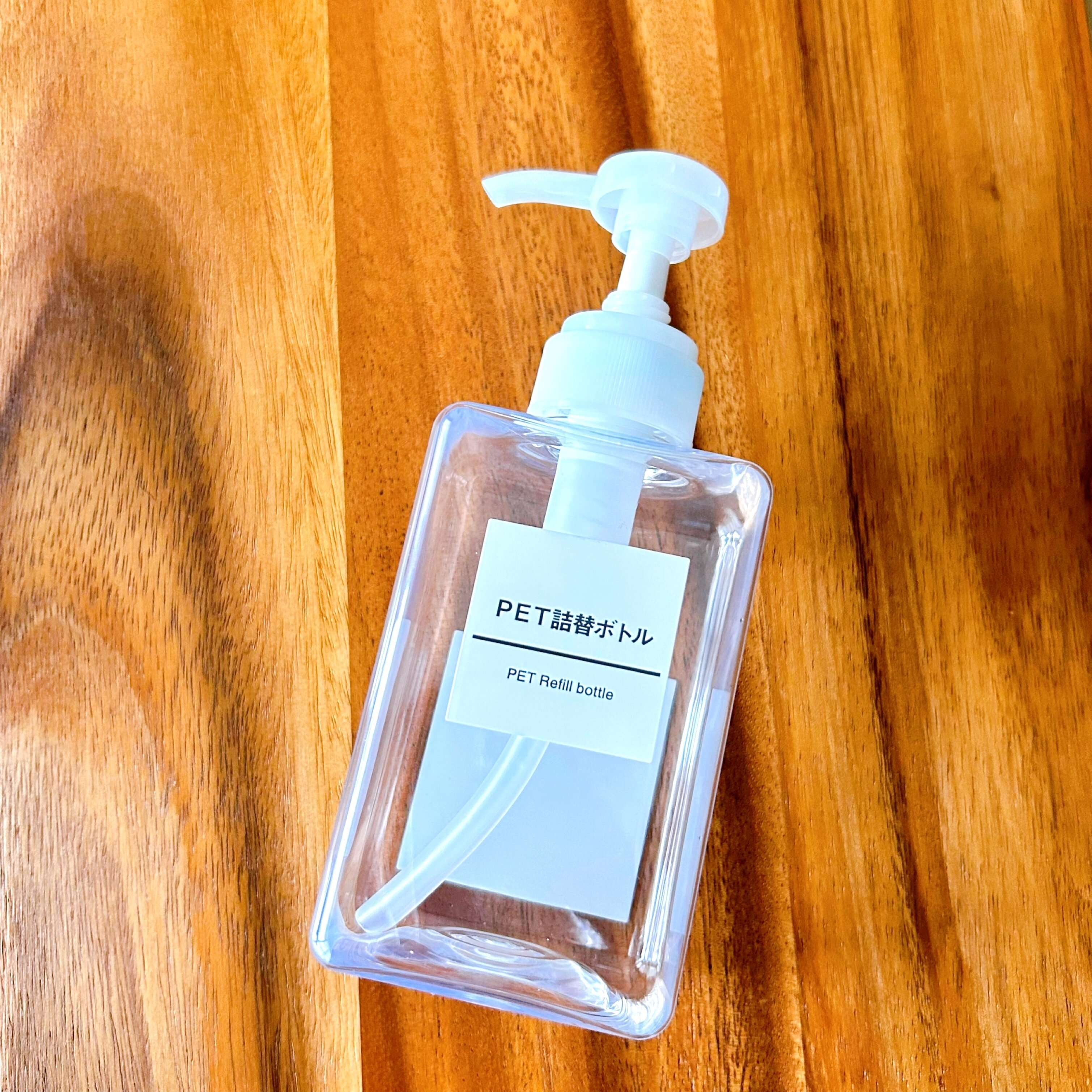 シンプルなデザインの「PET詰替ボトル」