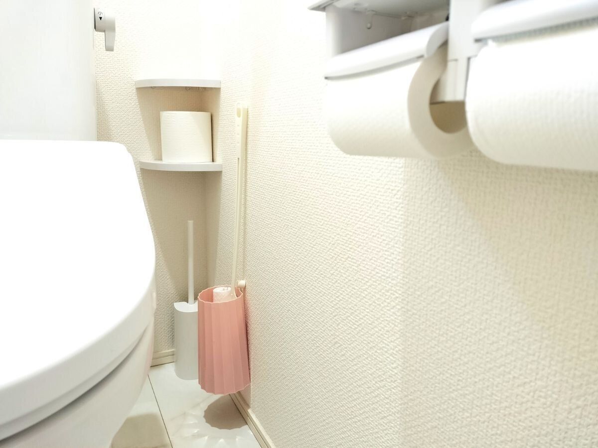 トイレに置かれた掃除用具