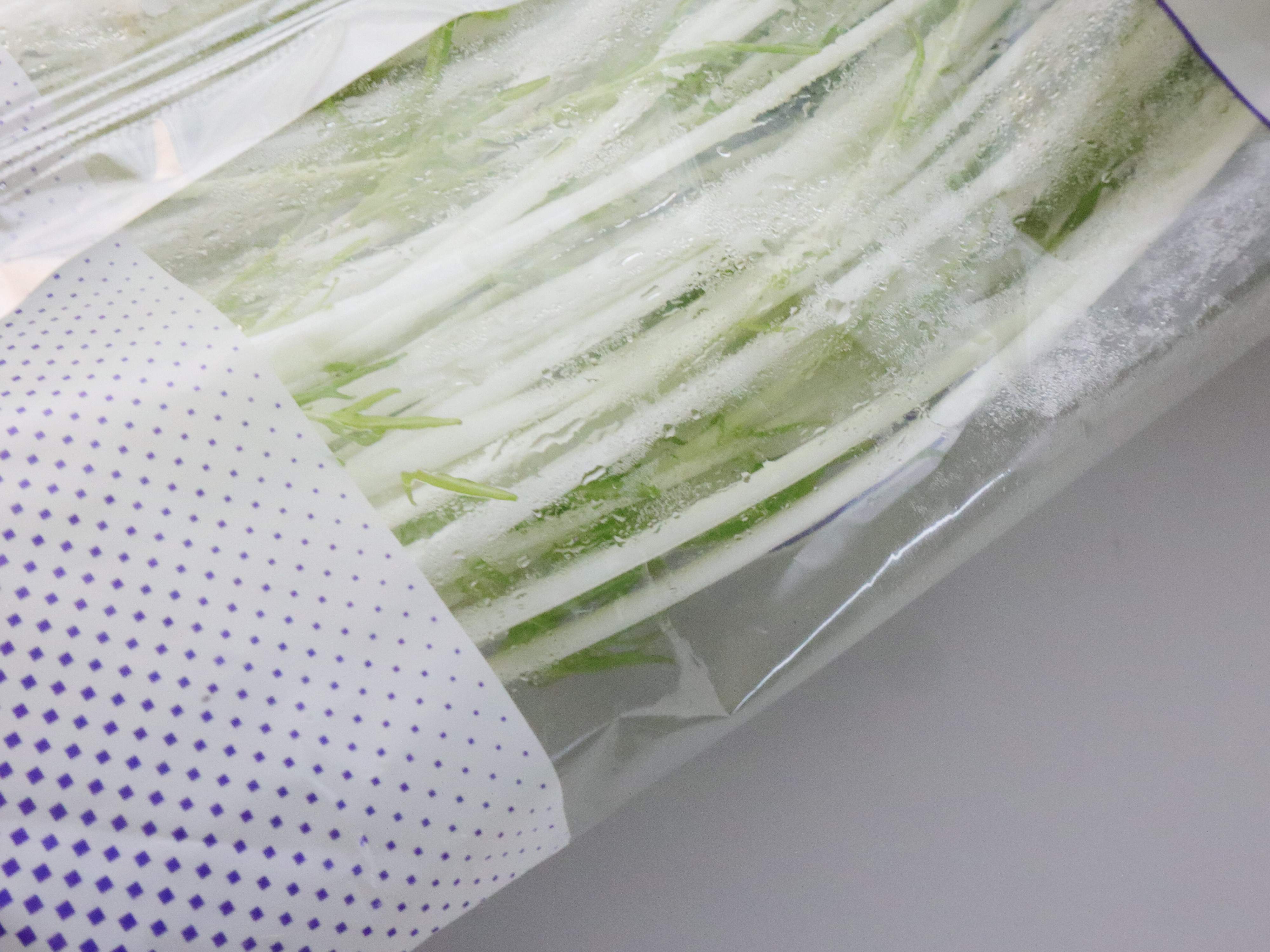 袋の中に水滴がついているものはNG