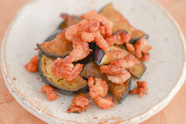 捨てちゃうなんてもったいない！焼いて・ゆでて・煮込んで♪鶏皮1枚で作れる絶品レシピ3選