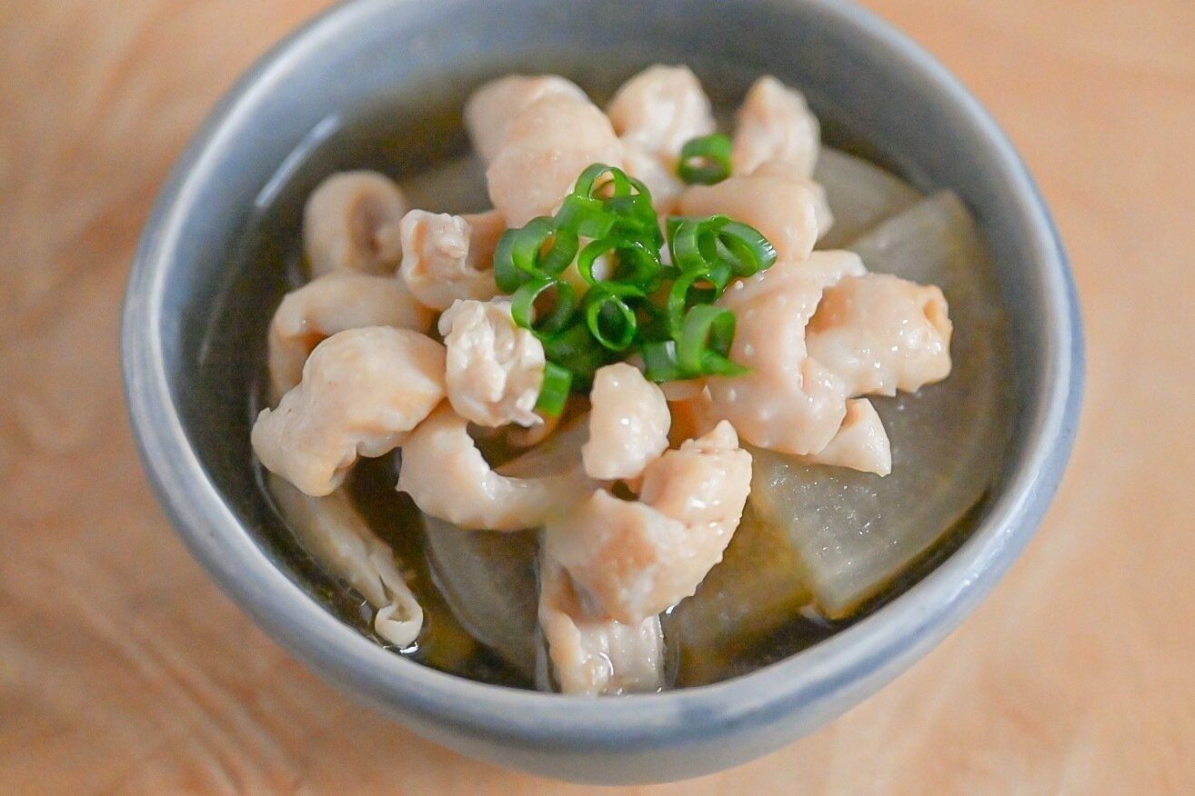 鶏皮と大根の煮込み