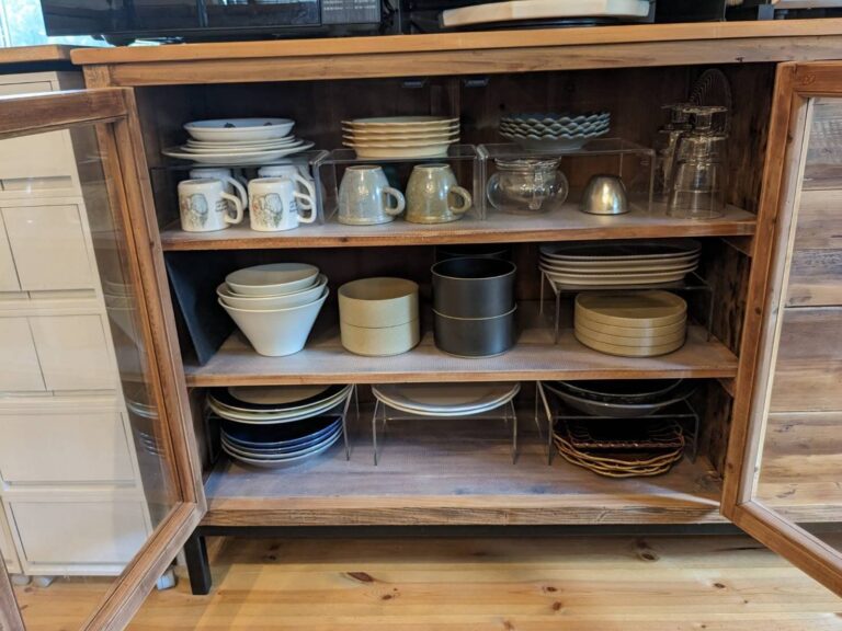 【家族4人暮らし】“モノ多めな収納のプロ”食器は少なくても大丈夫なワケ