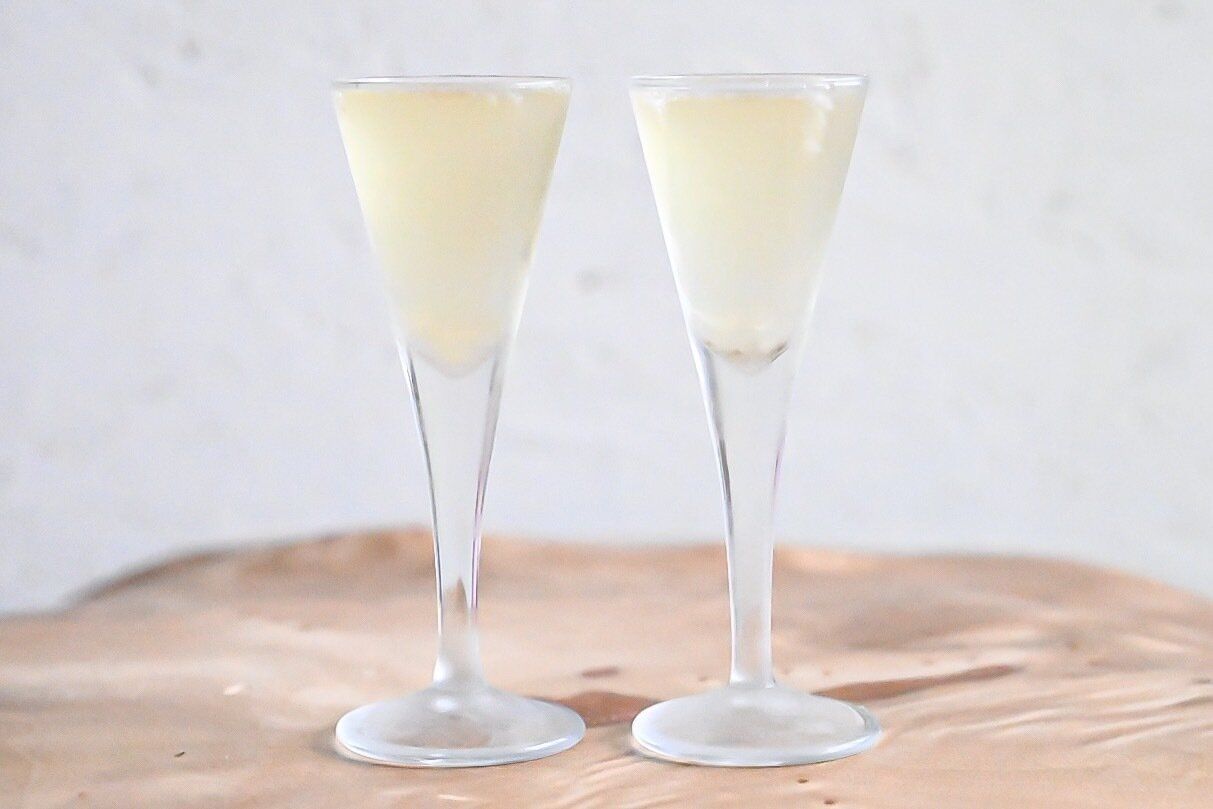 グラスに入ったグレープフルーツゼリー