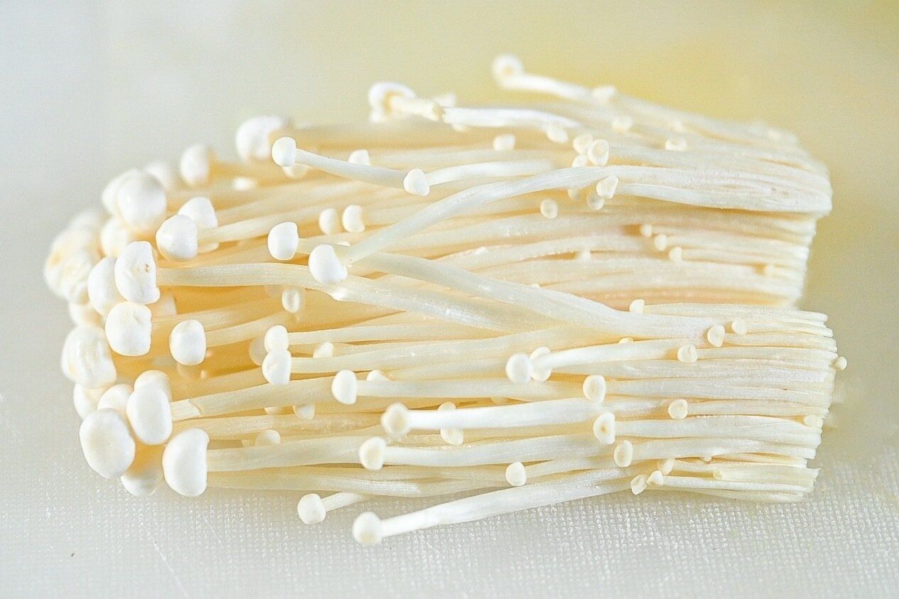 カットしたえのきだけ