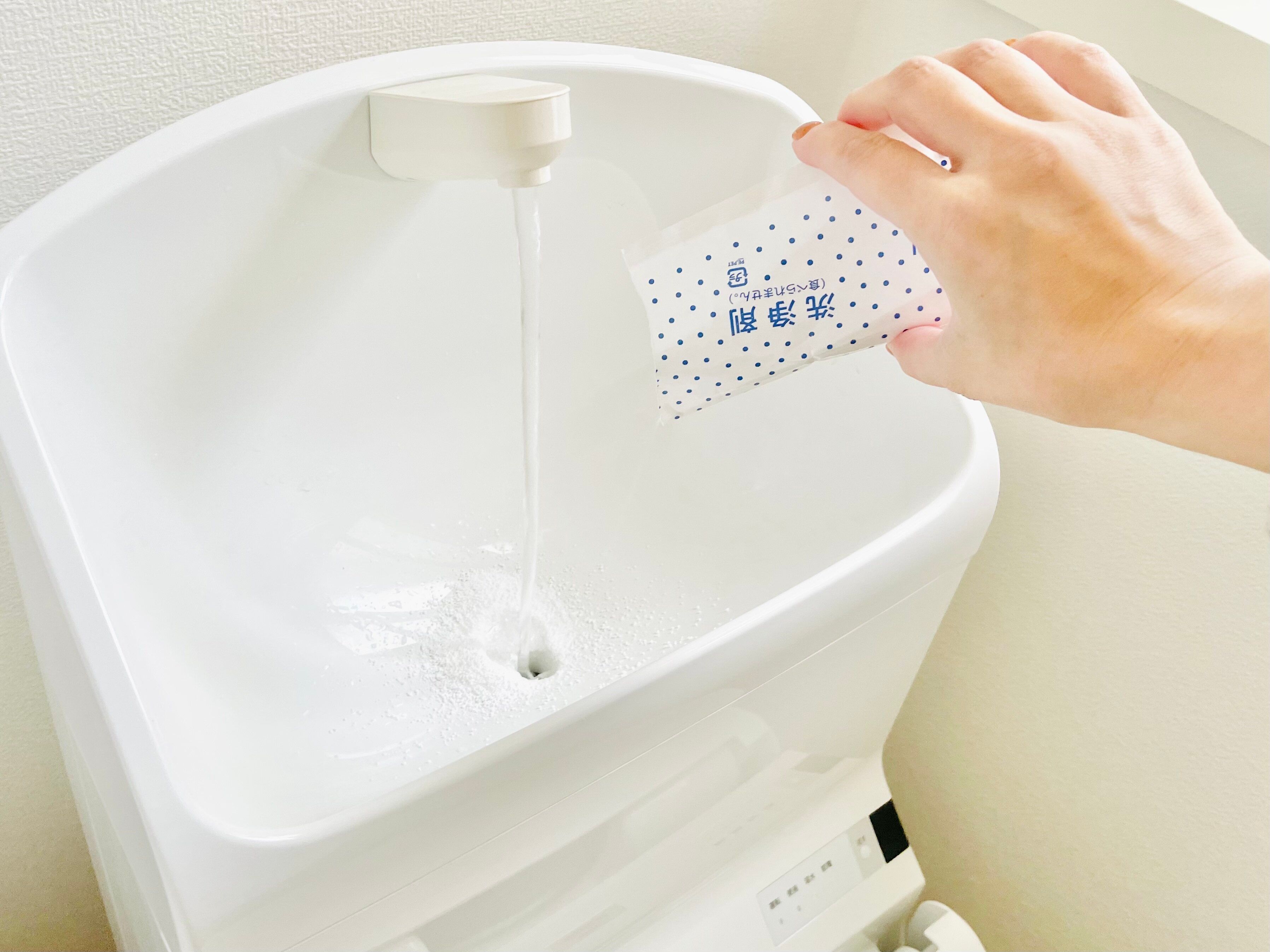 トイレタンクに入れるだけの簡単掃除