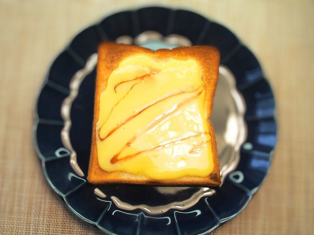 プリンをトーストにのせた「プリントースト」