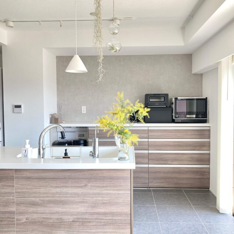 【もうダランってならない】5秒あればできる！家にあるもので枝ものをまっすぐ立てる方法