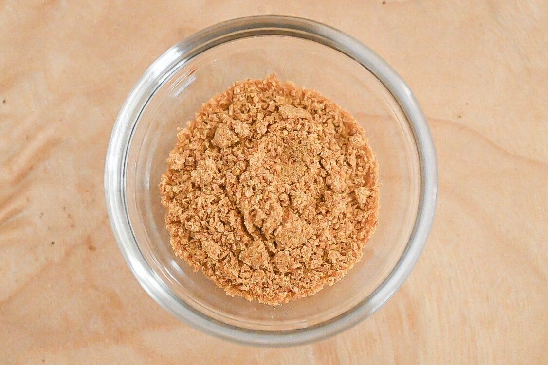 ガラス容器に入った赤味噌パウダー